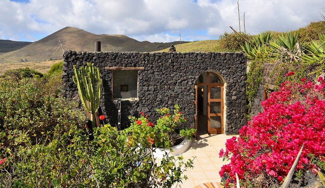 La Bodega – On a Volcano with Piano, Sea Views, Private Terrace & Wi-Fi