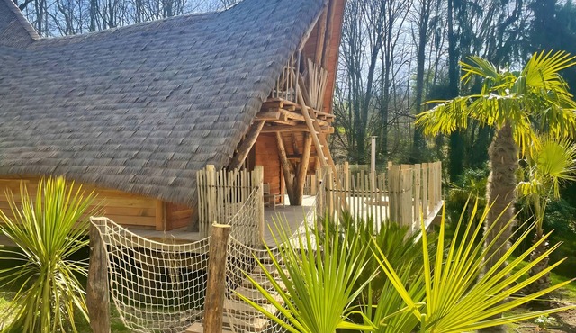 La Cabane Java – Romantic getaway in nature with private spa, terrace, and activities