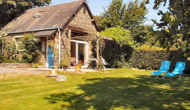 La Cachette stone detached gite in peaceful Normandy with own private garden