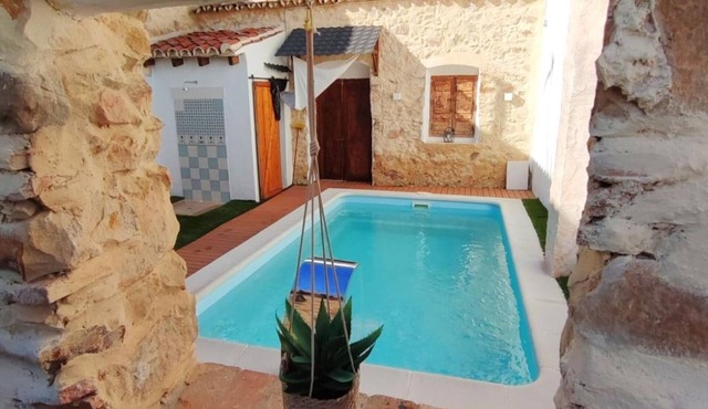 La Casita - Charme authentique avec piscine partagée à Benarrabá, Espagne