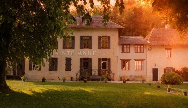 La Chartreuse Guest Room with Shared Garden and Wi-Fi