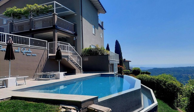La Cornice sul Garda , Ciliegio - Lake view and garden in residence with pool