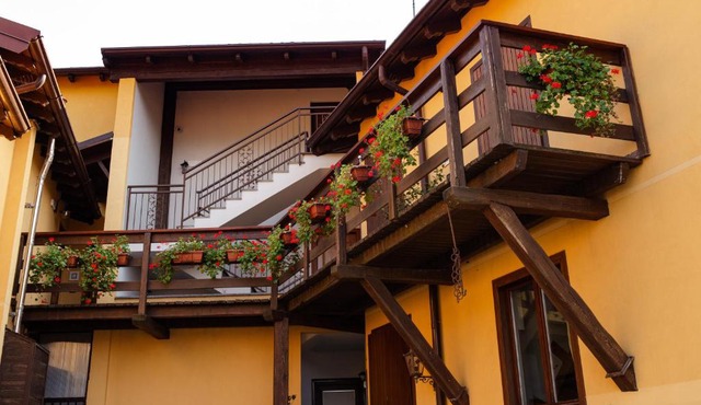 LA CORTE SUL LAGO