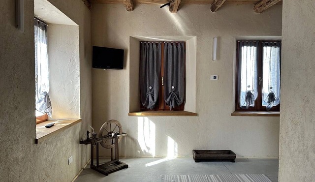 La Finestra sul Grappa – Room 'Monte Peurna' with Mountain View, Shared Terrace & Wi-Fi