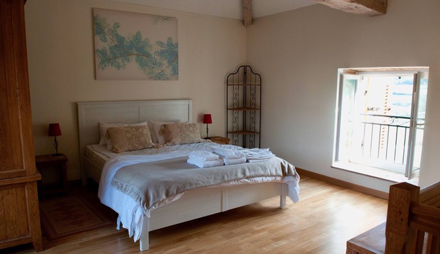 La Forge - Apartment private terrace, overlooking the pool and Roche de Solutré
