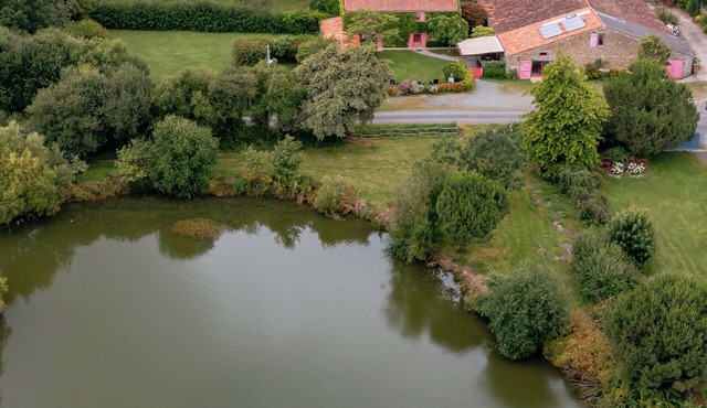 Large nature gite with indoor pool and fishing, charm and authenticity