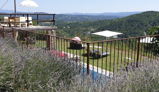 La Ginestra studio apartment with a view of Merana's medieval tower