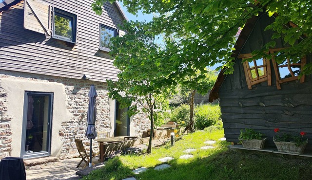 LA GRANGE - CHARMING 4-PERSON GITE + 2-PERSON CABANE INSOLITE.