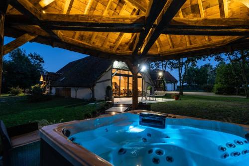 La Grange de Léonie Chambres d'hôtes Piscine et Spa Calme et à 5min A71 A20 A85
