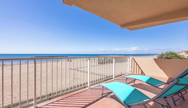 La méridienneBeachfront Villa, Sand at Your Doorstep