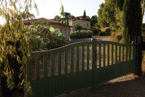 La Maison Barthélemy: Voie Verte et piscine