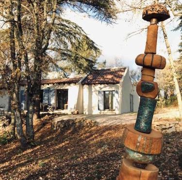 La maison de Mado et sa cabane dans les arbres