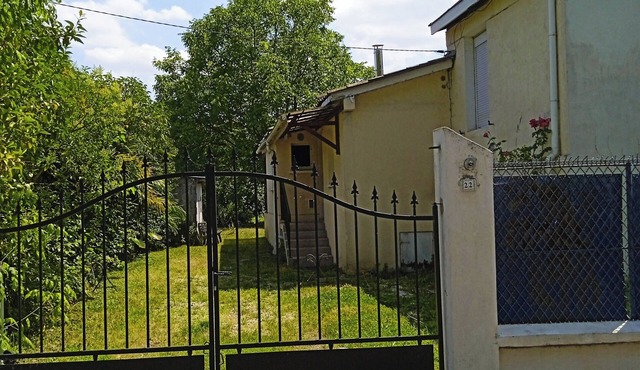 La Maison Verte. Maison de Campagne Près du lac et Proche du Centre Ville