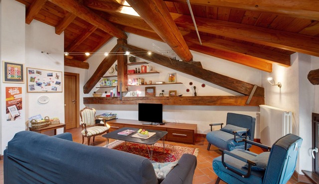 ‘La Mansarda Del Viaggiatore’ Apartment with Mountain View, Private Terrace & Wi-Fi
