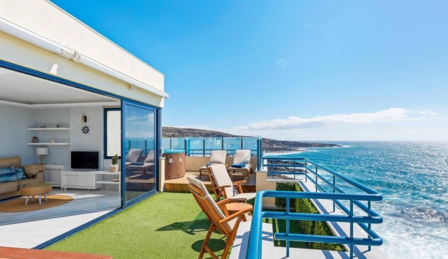 La Mar Penthouse with private hot tub