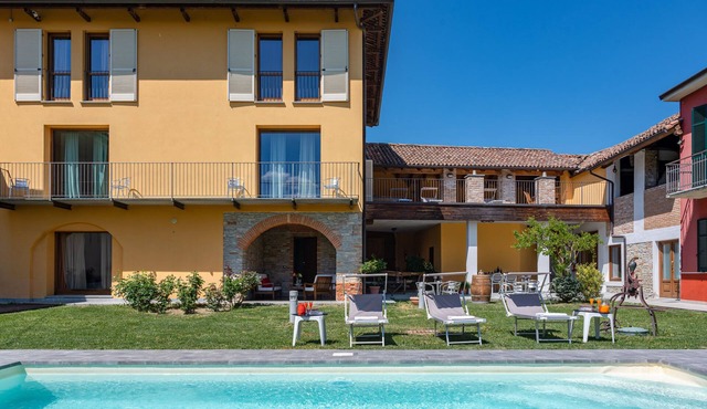 LA MARTINA VILLA,luxury villa upon vineyards with a private swimming pool