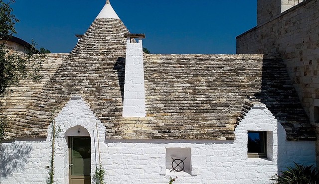 La Matrona | Intimate and enveloping trullo dwelling