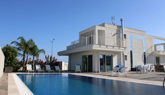 La Perla Bianca Luxury Villa