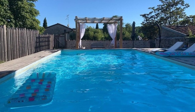 La Petite Cagouille, pretty stone house with swimming pool