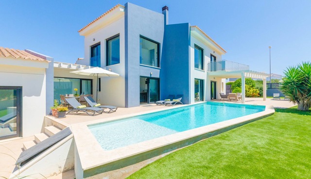 LA PRIMERA - Modern chalet with private pool near the golf course. Free WiFi