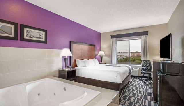 La Quinta Inn & Suites by Wyndham Norwich-Plainfield-Casino