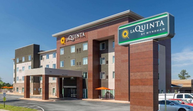 La Quinta Inn & Suites by Wyndham Augusta Fort Eisenhower