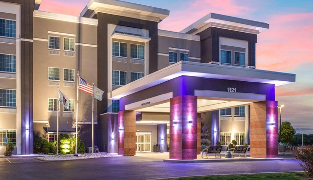 La Quinta Inn & Suites by Wyndham Springfield IL
