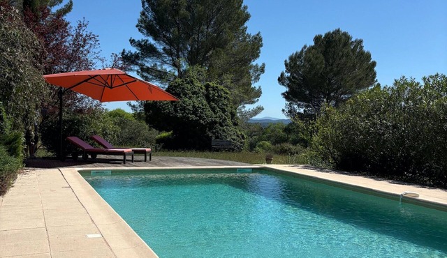 La Ralaye : peaceful close to shops and restaurants