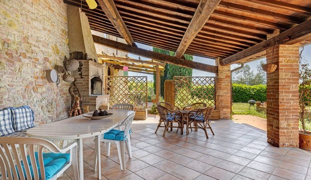 'La Ripa - Master Apartment' with Shared Pool & Wi-Fi