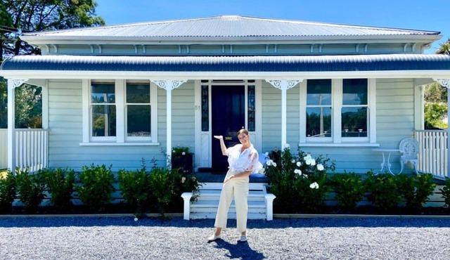 La Rocque Cottage - Pretty, quiet and secluded. Short walk to the Square.