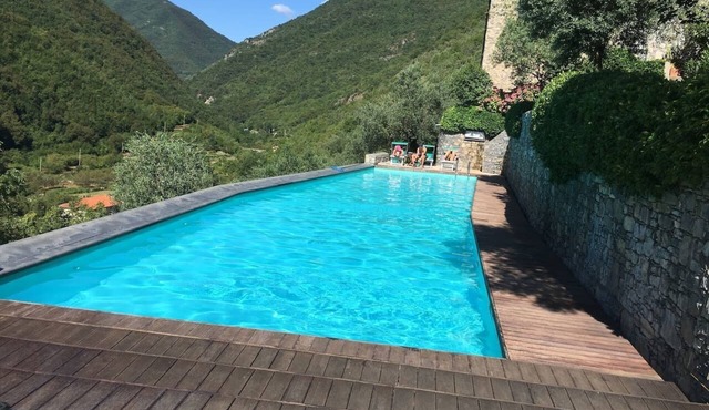 La Scala Sleeps 4 with Mountain Views