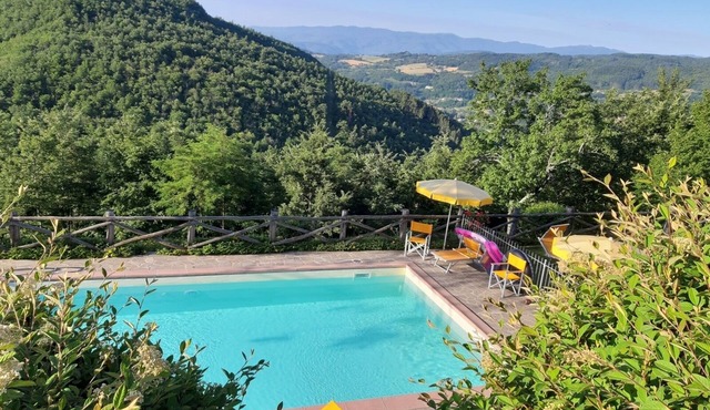 LA SCATOLAIA panoramic Villa on Tuscan hills with private pool and fenced garden
