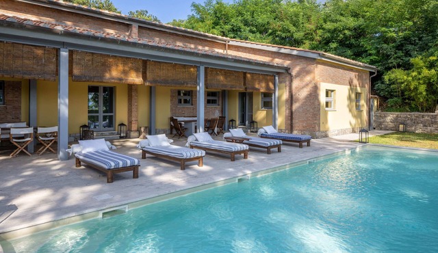 La Scuola, sumptuous villa with swimming pool