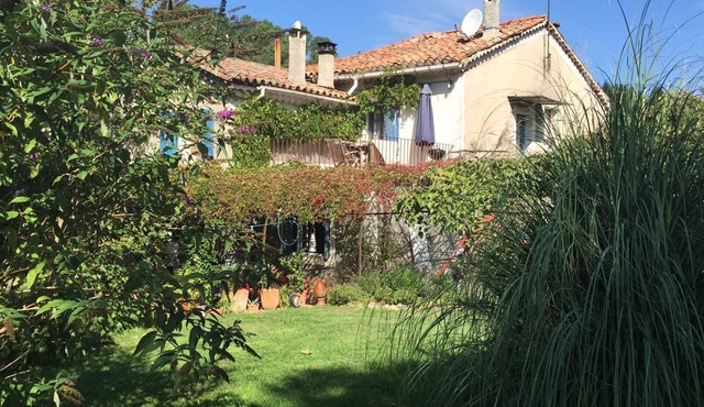 "La Terrasse" Gîte in 18th century character house Garden, swimming pool