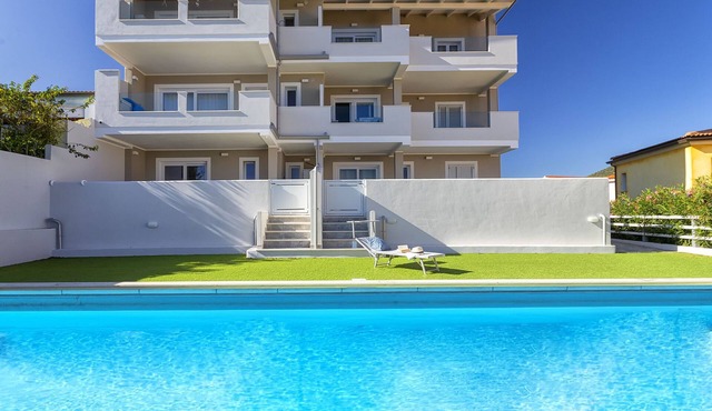 La terrazza sulla piscina by Interhome