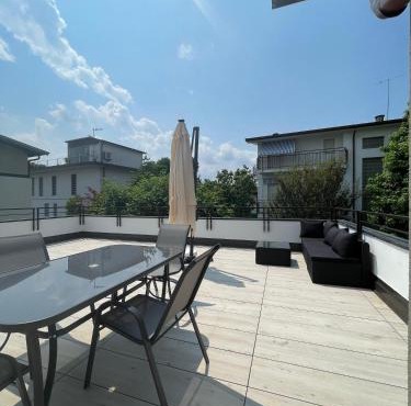 LA TERRAZZA - Very Quiet - Free park - 3 min from Varese center and lake - AIR Conditioning - Cycling friendly