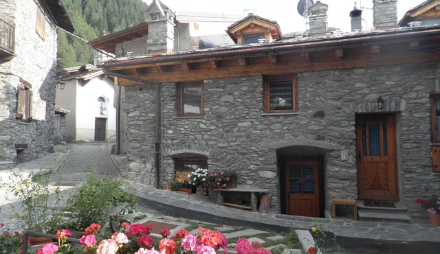 LA THUILE typical mountain house-70m2 - 2/4 pers. Two bathrooms. Recently refitted