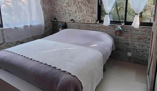 La Tour’terelle Guest Room: Mountain View, Private Terrace & Wi-Fi