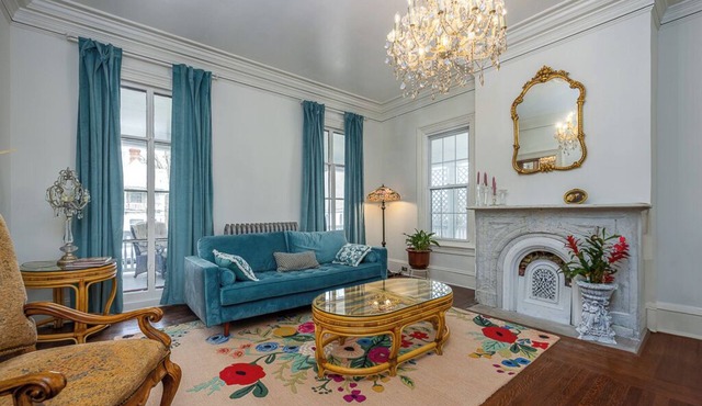 La Victoria 5-bedroom estate in the heart of Warwick, an Hour away from NYC