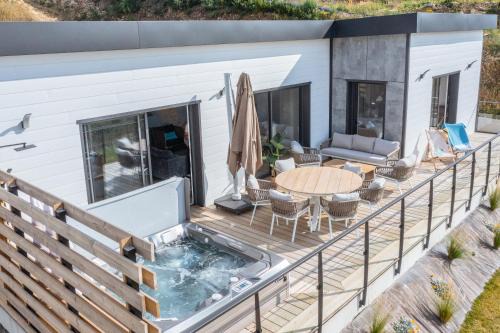 La Villa de Pen ar Menez superbe vue sur la campagne-plages à 5 min-SPA