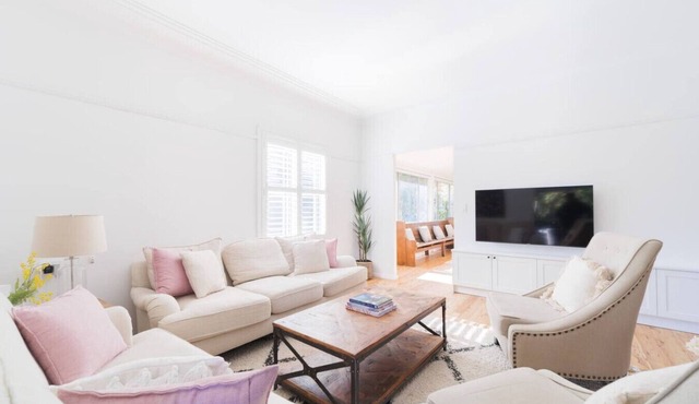 La Villette sleeps 9/fireplace/BBQ/Pet Friendly