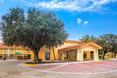 La Vista Express - Formerly La Quinta