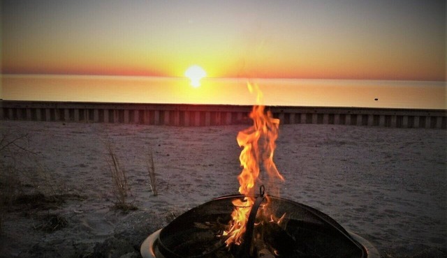 Labor Day week NOW Open! Avon OBX!~ Quiet Peaceful Getaway. 2 King suites~Dogs💛