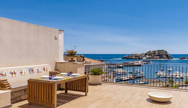 Lachea Seaview Penthouse - Short Lets