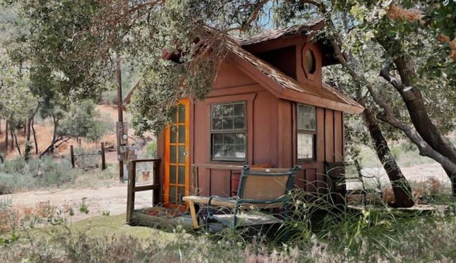 Lady-Bug Glamping Hut