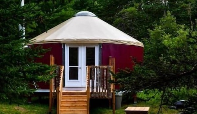 Ladysummer, a lovely off-grid yurt under the stars