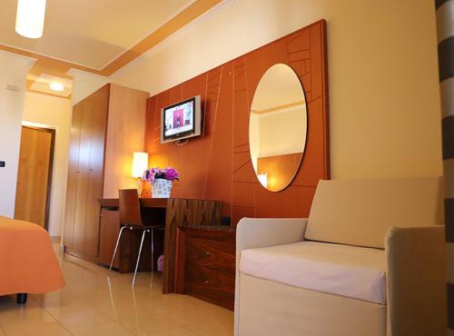 Laghi Room Only