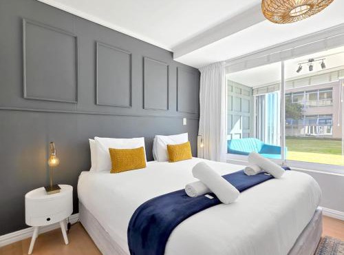 Lagoon Beach 2BR Pool, Parking, Spa Nearby