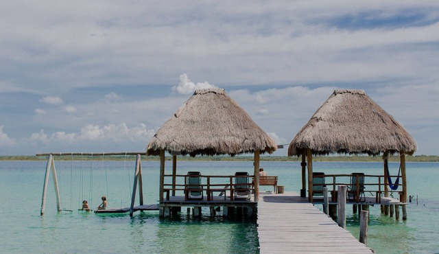 Lagoon Front Hut: Daily Cleaning, Bikes & Kayaks!