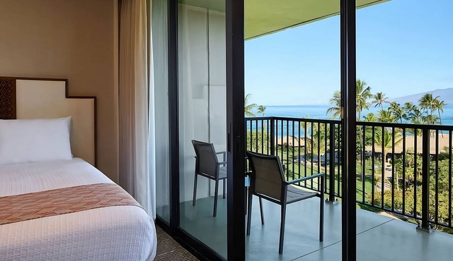 Lahaina Beach Getaway Destination! Steps from Ka'anapali Surf Club, Pool